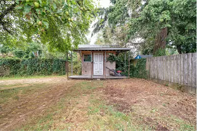 12020 NE Thompson St, Portland, OR 97220 - Photo 32