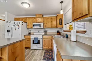 492 S Donna Dr, Newberg, OR 97132 - Photo 10