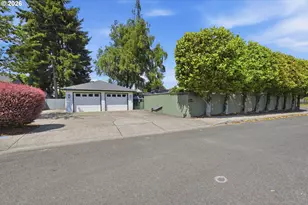 3000 Gilham Rd, Eugene, OR 97408 - Photo 44