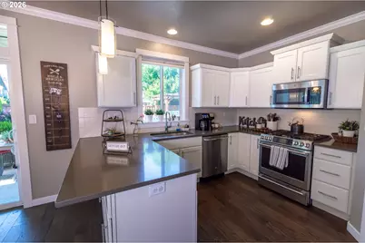 993 Tyson Ln, Eugene, OR 97404 - Photo 8