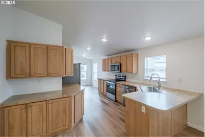 2110 NE Willamette Ave, Albany, OR 97321 - Photo 12