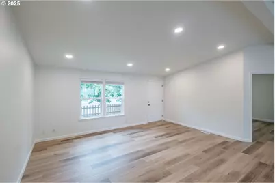 2110 NE Willamette Ave, Albany, OR 97321 - Photo 4