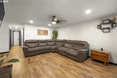 645 Riley Way, Harrisburg, OR 97446 - Photo 16