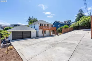 834 S 11th St, Coos Bay, OR 97420 - Photo 1