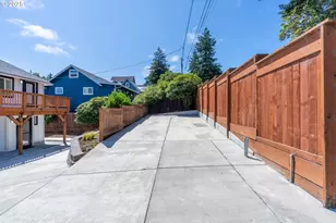 834 S 11th St, Coos Bay, OR 97420 - Photo 2