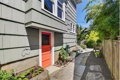 5742 N Commercial Ave, Portland, OR 97217 - Photo 44