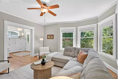 5742 N Commercial Ave, Portland, OR 97217 - Photo 10