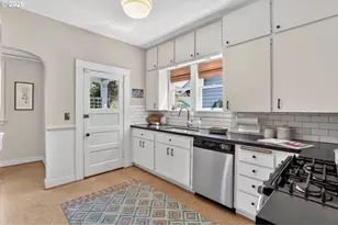 5742 N Commercial Ave, Portland, OR 97217 - Photo 18