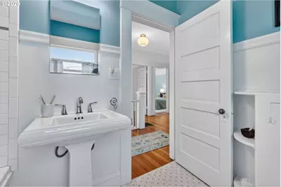 5742 N Commercial Ave, Portland, OR 97217 - Photo 32