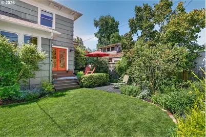 5742 N Commercial Ave, Portland, OR 97217 - Photo 42