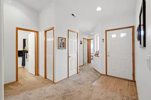 383 NE Fircrest Pl, McMinnville, OR 97128 - Photo 4