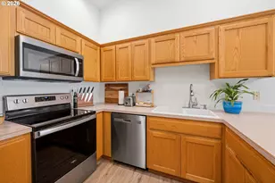 383 NE Fircrest Pl, McMinnville, OR 97128 - Photo 14