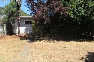 413 NE Johnson St, Myrtle Creek, OR 97457 - Photo 10