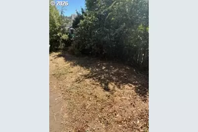 413 NE Johnson St, Myrtle Creek, OR 97457 - Photo 10