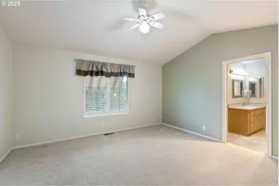 300 Ridgeway St, Sutherlin, OR 97479 - Photo 14