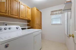 300 Ridgeway St, Sutherlin, OR 97479 - Photo 22