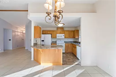 300 Ridgeway St, Sutherlin, OR 97479 - Photo 8