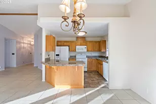 300 Ridgeway St, Sutherlin, OR 97479 - Photo 8