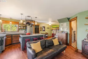 2260 Sherman Ave, Hood River, OR 97031 - Photo 10