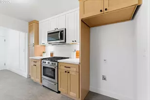 10405 Northeast Pacific Street, Portland, OR 97220 - Photo 14