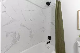 10405 Northeast Pacific Street, Portland, OR 97220 - Photo 20