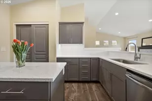 2433 NW Hazelwood Ave, Redmond, OR 97756 - Photo 12