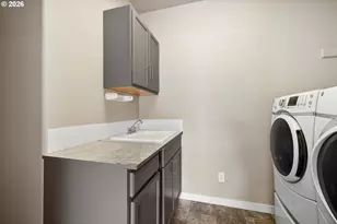 2433 NW Hazelwood Ave, Redmond, OR 97756 - Photo 32