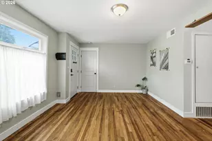 7214 NE 9th Ave, Portland, OR 97211 - Photo 8
