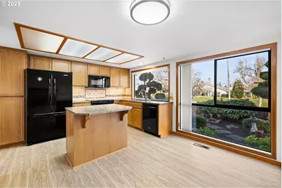 15609 NE Summerplace Dr, Portland, OR 97230 - Photo 4