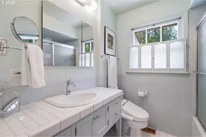 4920 SW 31st Dr, Portland, OR 97239 - Photo 10