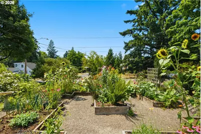 4920 SW 31st Dr, Portland, OR 97239 - Photo 22