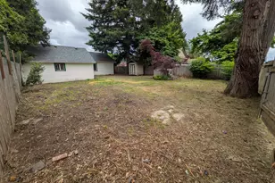 1327 Ash Ave, Cottage Grove, OR 97424 - Photo 16