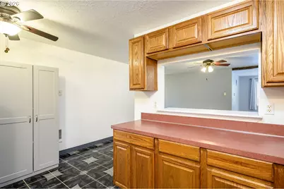 1855 NW Jillanne Ct, McMinnville, OR 97128 - Photo 12