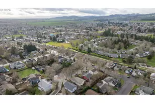 1855 NW Jillanne Ct, McMinnville, OR 97128 - Photo 2