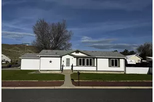 1070 Grove St, Baker City, OR 97814 - Photo 1