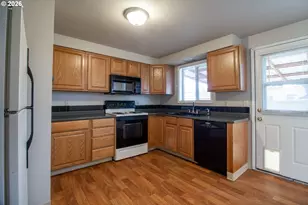 10901 NE 7th St, Vancouver, WA 98664 - Photo 4