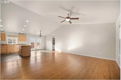 114 18th St, La Grande, OR 97850 - Photo 2