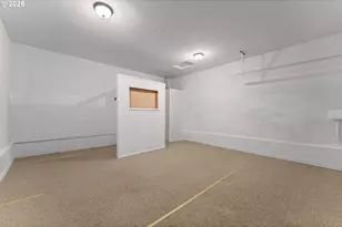 675 NE Cummins St, Roseburg, OR 97470 - Photo 28