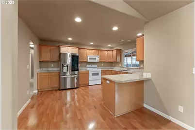 675 NE Cummins St, Roseburg, OR 97470 - Photo 10