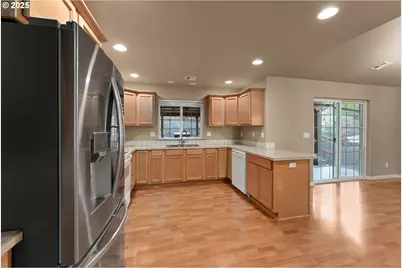 675 NE Cummins St, Roseburg, OR 97470 - Photo 12