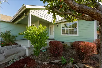 675 NE Cummins St, Roseburg, OR 97470 - Photo 4