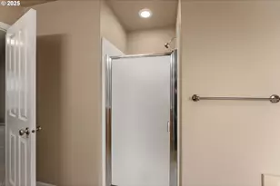 675 NE Cummins St, Roseburg, OR 97470 - Photo 20