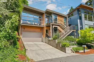 3741 SW Sweetbriar Dr, Portland, OR 97221 - Photo 2