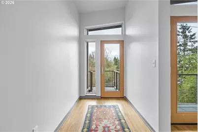 3741 SW Sweetbriar Dr, Portland, OR 97221 - Photo 2