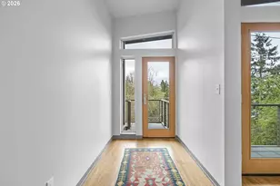 3741 SW Sweetbriar Dr, Portland, OR 97221 - Photo 2