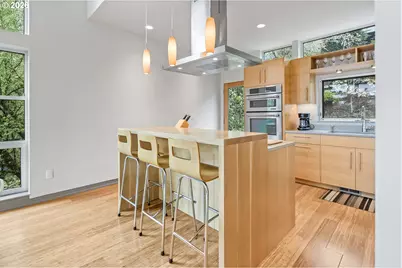 3741 SW Sweetbriar Dr, Portland, OR 97221 - Photo 12