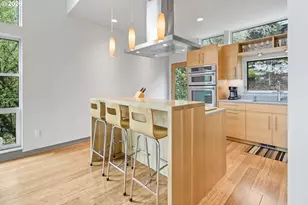 3741 SW Sweetbriar Dr, Portland, OR 97221 - Photo 12