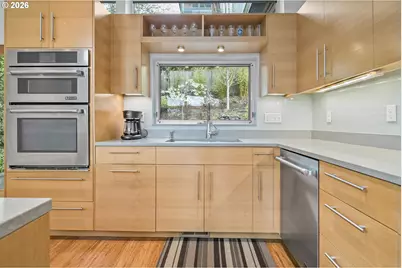 3741 SW Sweetbriar Dr, Portland, OR 97221 - Photo 12