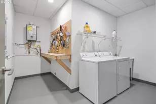 3741 SW Sweetbriar Dr, Portland, OR 97221 - Photo 38