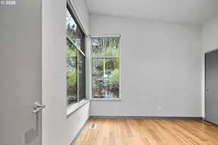 3741 SW Sweetbriar Dr, Portland, OR 97221 - Photo 28